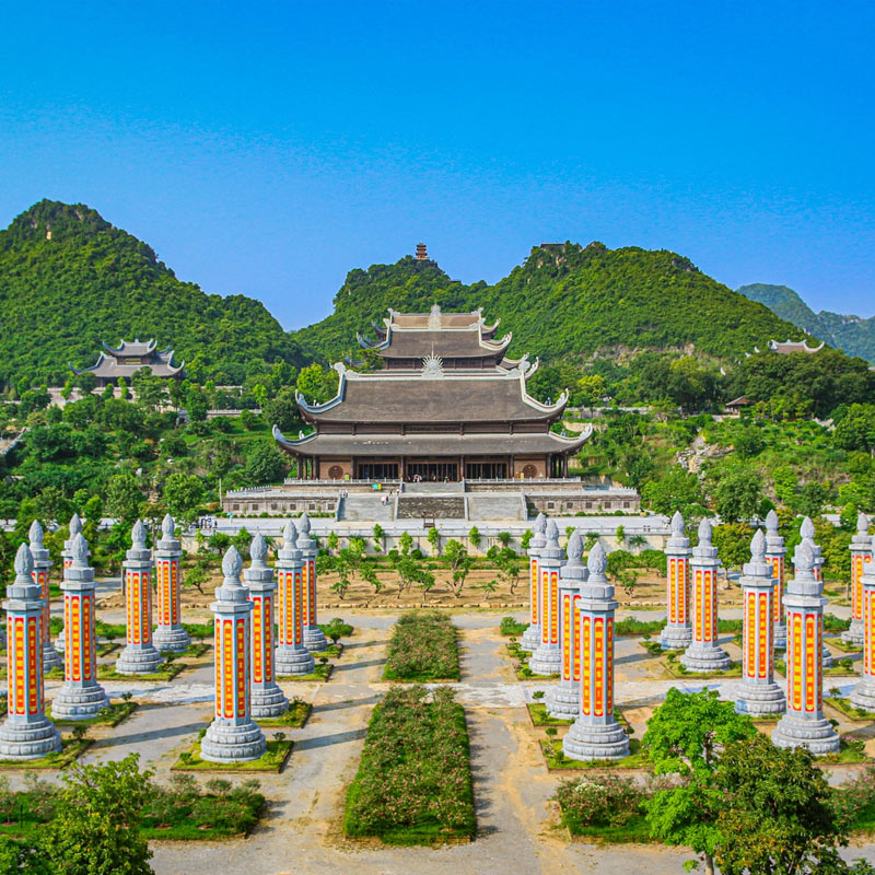 Đền Trúc – Ngũ Động Sơn – Chùa Tam Chúc - Làng Vũ Đại - Nhà Bá Kiến (2 ngày 1 đêm)